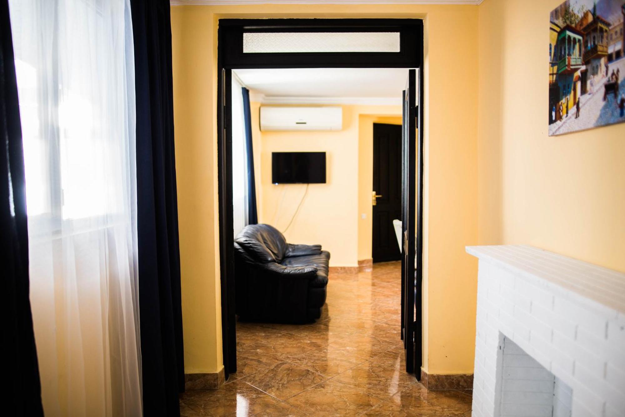 Central Apart-Hotel Batumi Pokoj fotografie